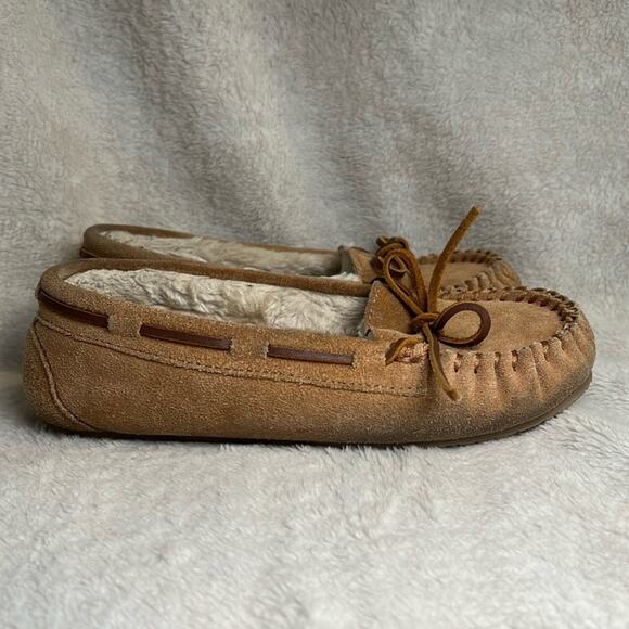 Minnetonka‎ Cally Moccasins Leather Faux Fur Lining Children's Size 4 Casual :) - Picture 1 of 8